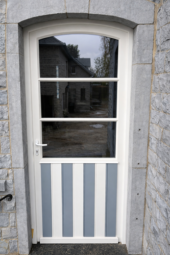 Porte bois semi-vitrée