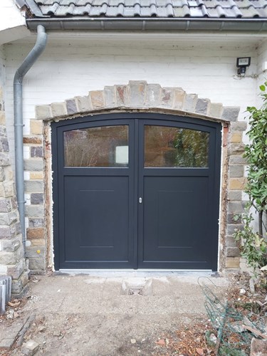 Porte de garage en bois moderne